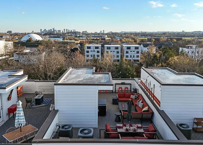 Cool Nashville Townhouse Close To Downtown